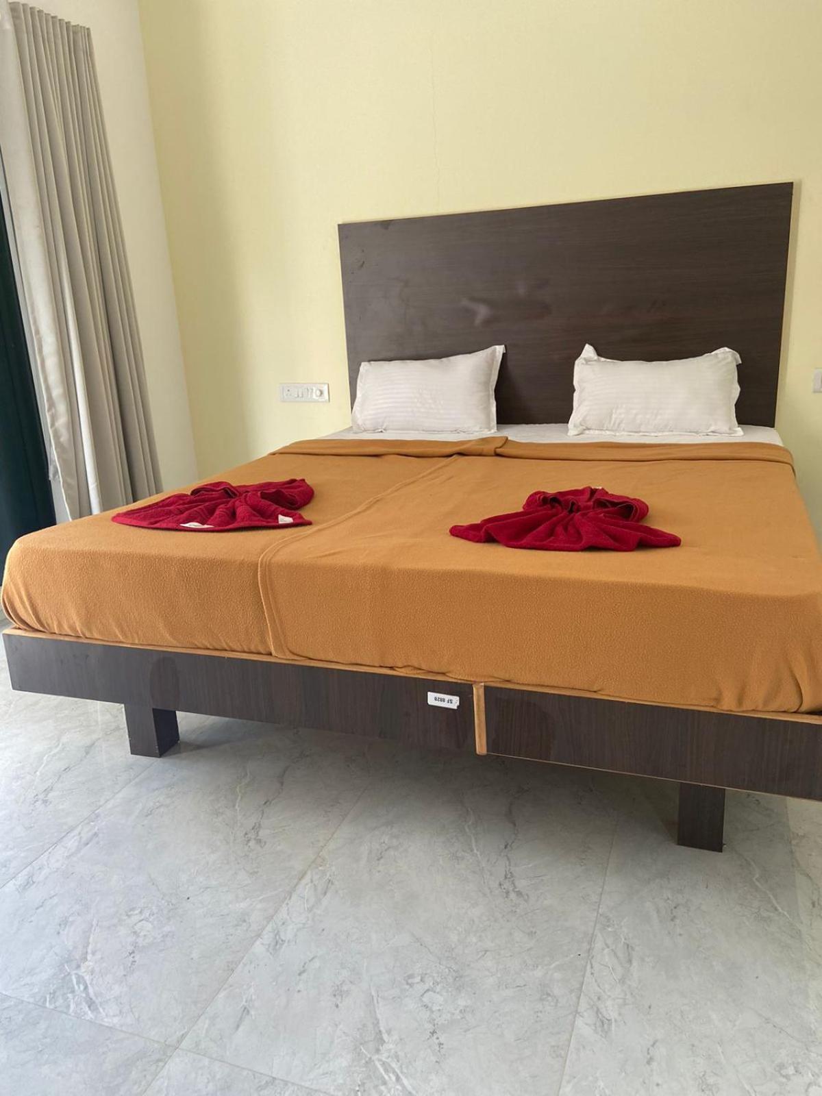 Ocean'S Edge By Vincen Hotel Calangute Exterior photo